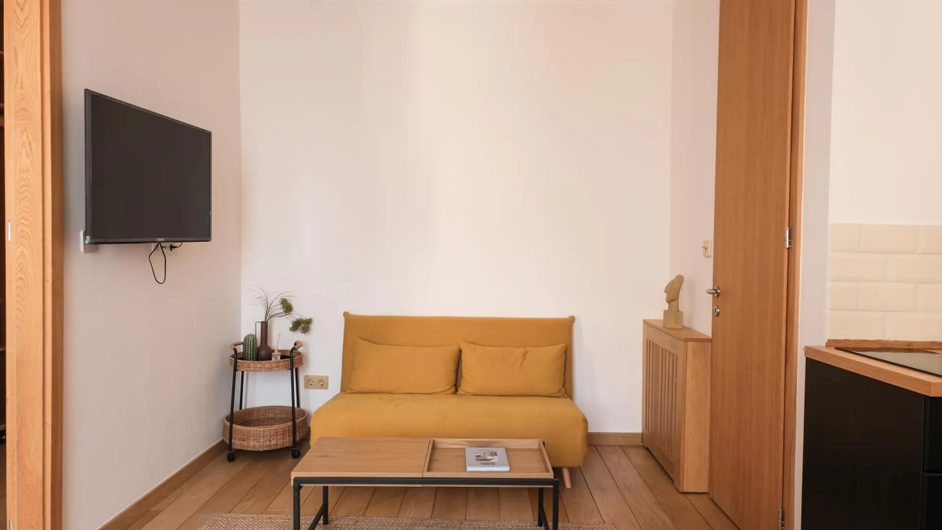 Chic Urban Retreat City Center Apartment Budapest